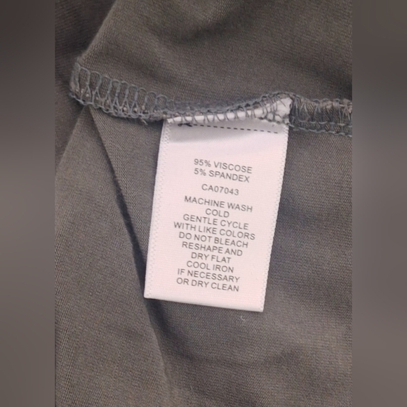 Med Cable & Gauge Olive V-Neck Blouse - Picture 3 of 5